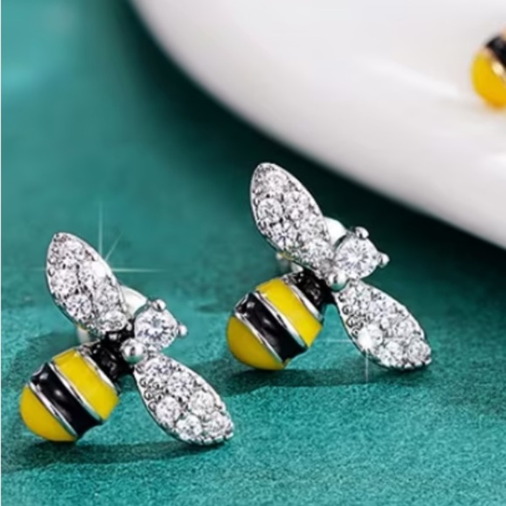 🐝🌼🐝 BUMBLE BEE SILVER, YELLOW, & BLACK CRYSTAL STUD EARRINGS❗️🐝🌼🐝 - Picture 3 of 3